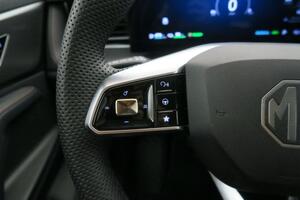 MG HS 1.5T PLUG IN HYBRID LUXURY 11
