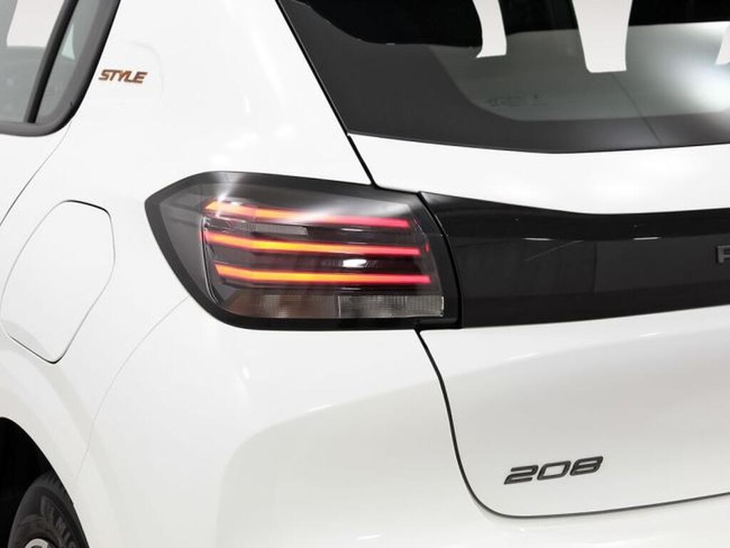 Peugeot 208 Style HYBRID 110 eDCS6 33