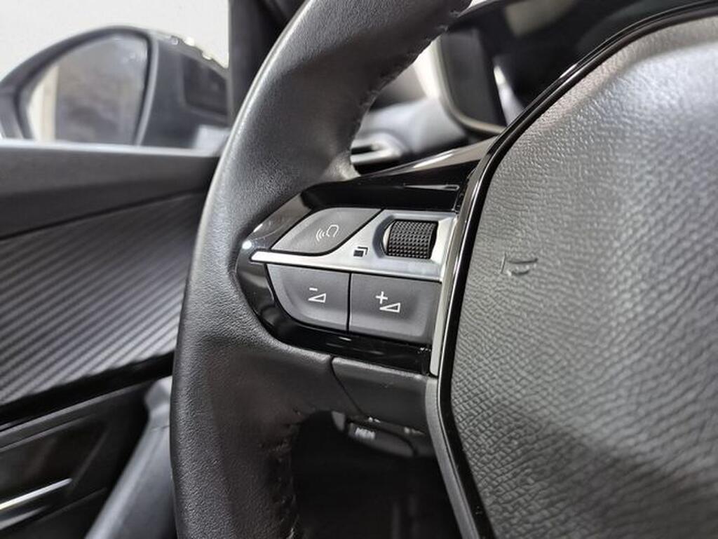 Peugeot 2008 Allure Pack BlueHDI 130 S&S EAT8 Segunda mano