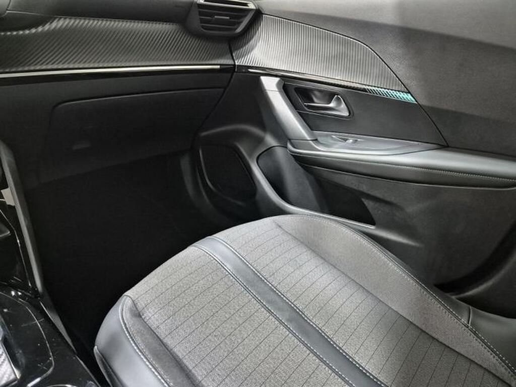 Peugeot 2008 Allure Pack BlueHDI 130 S&S EAT8 Segunda mano