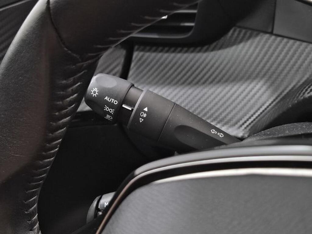 Peugeot 2008 Allure Puretech 130 S&S BVM6 Segunda mano
