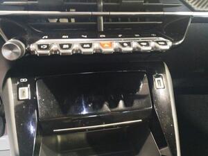 Peugeot 2008 Eléctrico Allure Pack (100kW) 11