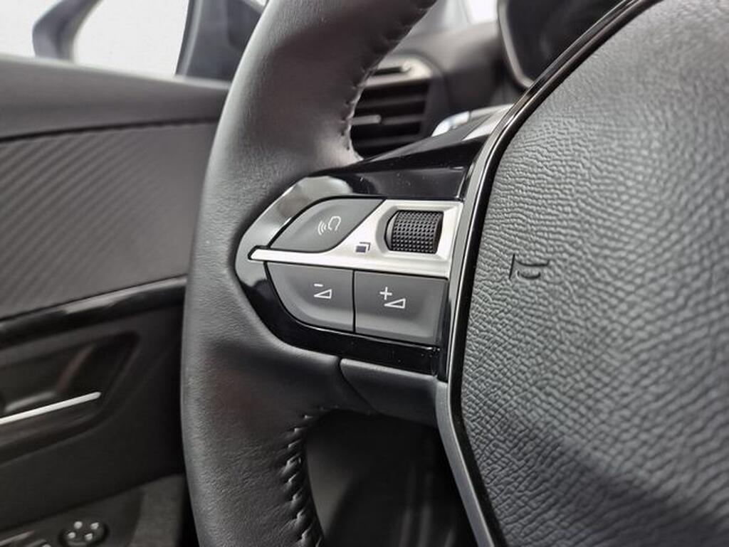 Peugeot 208 Style HYBRID 110 eDCS6 Segunda mano