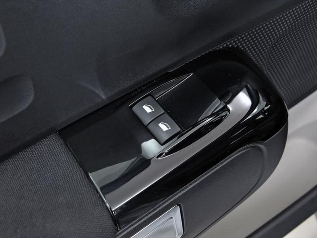 Citroën C3 PureTech 60KW (83CV) Shine 23