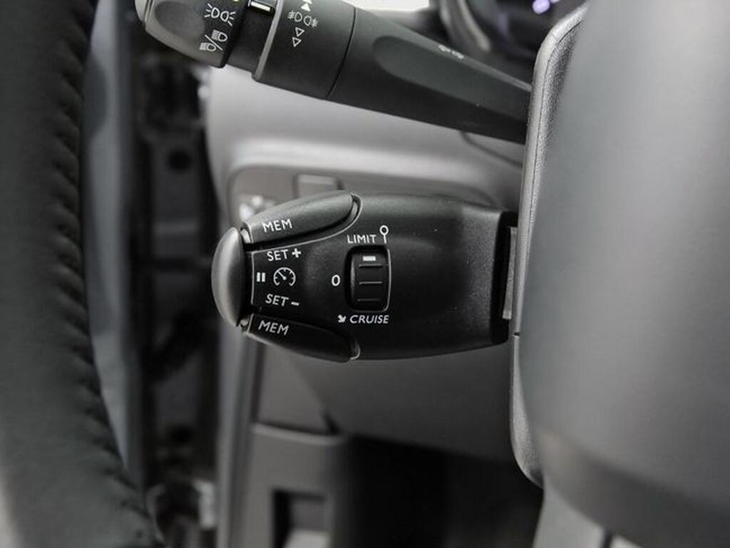 Citroën C3 PureTech 60KW (83CV) Shine 26