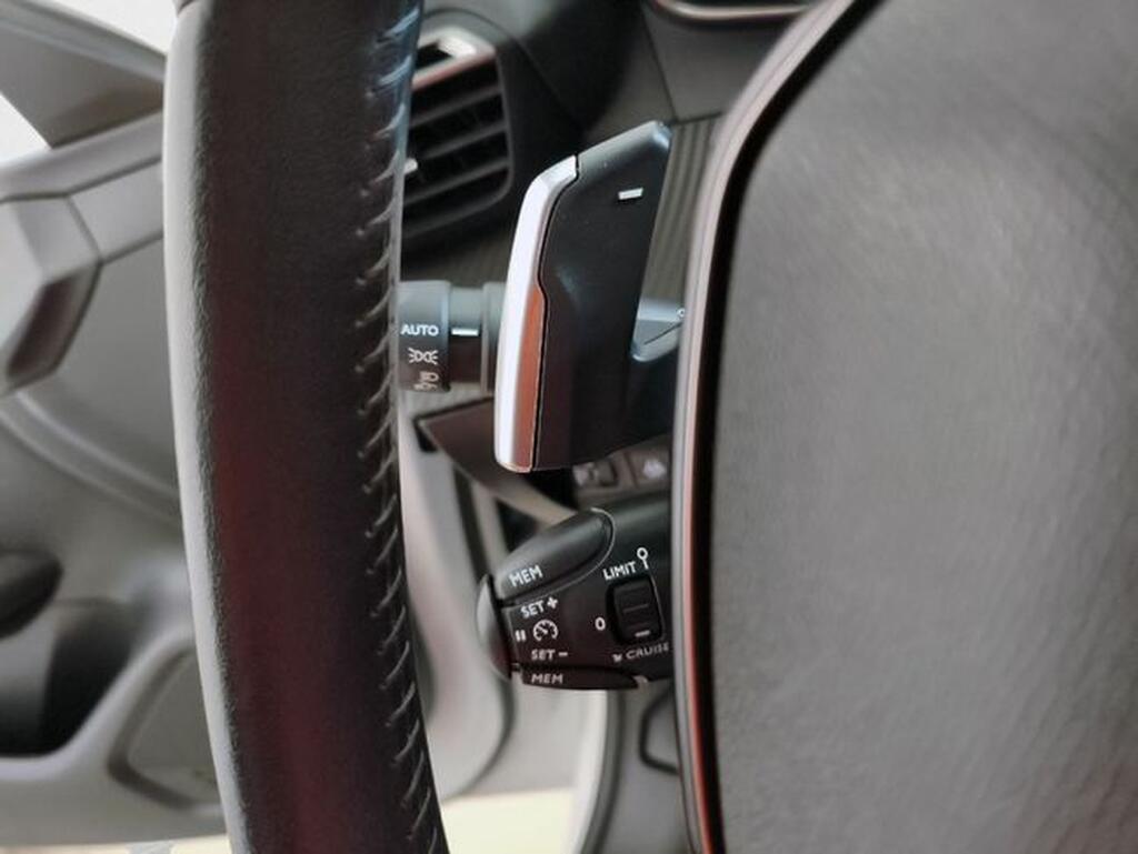 Peugeot 208 PureTech 73kW (100CV) EAT8 Active Pack Segunda mano
