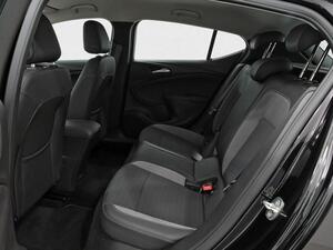 Opel Astra 1.2T SHL 81kW (110CV) Design & Tech 9