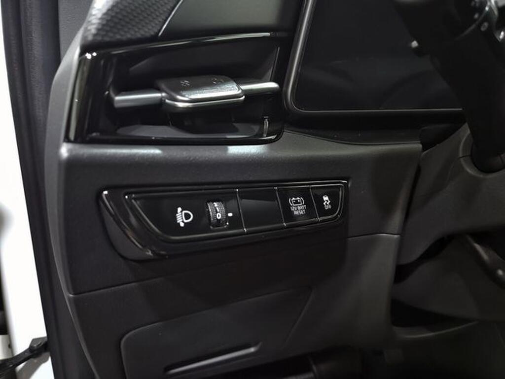 Kia Niro 1.6 GDi HEV 104kW (141CV) Concept 12