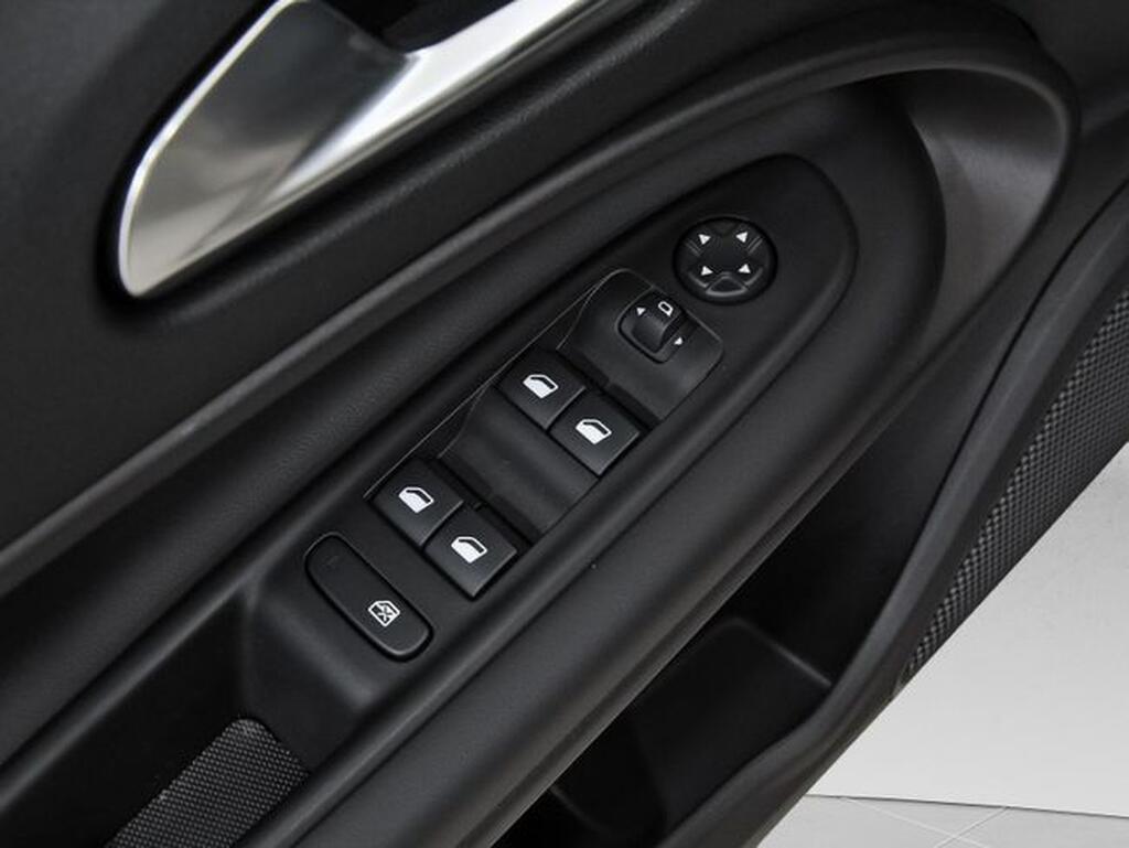Jeep Avenger 1.2 eHybrid 74kW (100CV) Altitude Segunda mano