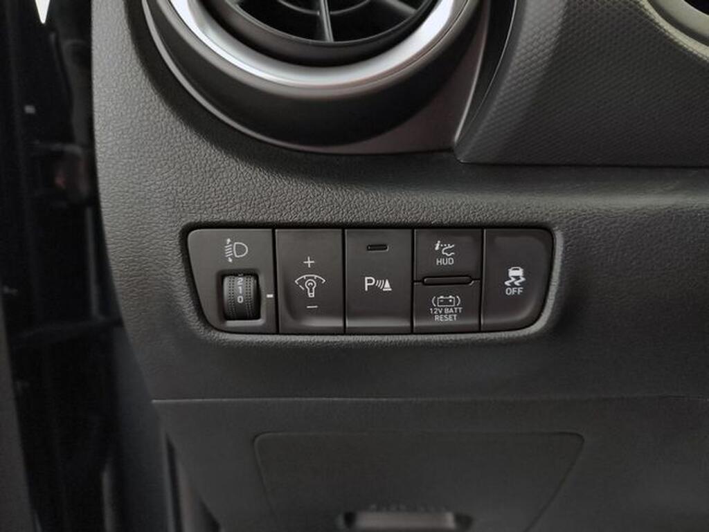 Hyundai Kona 1.6 GDI HEV STYLE SKY DCT 5P Segunda mano