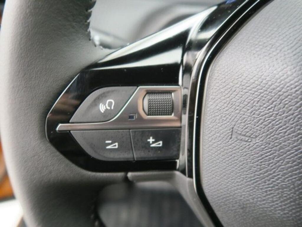 Peugeot 2008 Allure Pack Puretech 100 S&S 6 Vel. MAN Segunda mano