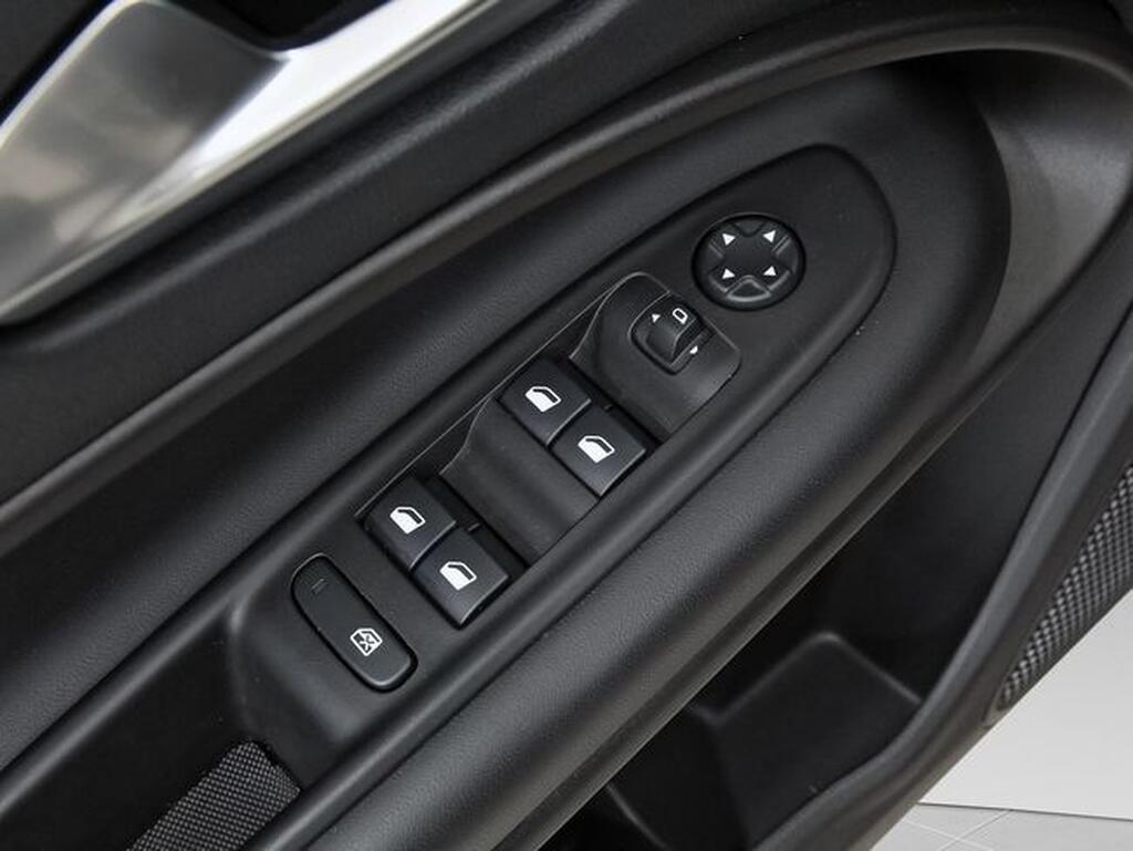 Jeep Avenger 1.2 G 100 ALTITUDE 5P Segunda mano
