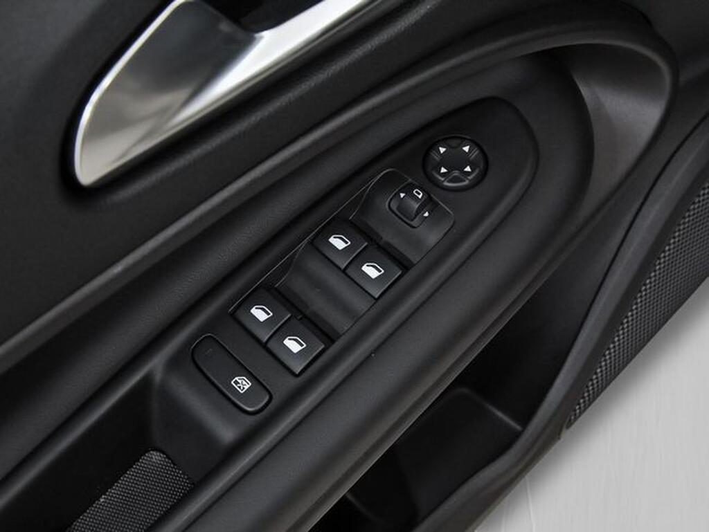 Jeep Avenger 1.2 eHybrid 74kW (100CV) Altitude Segunda mano