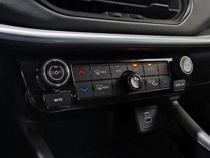 Jeep Compass COMPASS 1.3 GSE 130 LIMITED FWD 5P 28