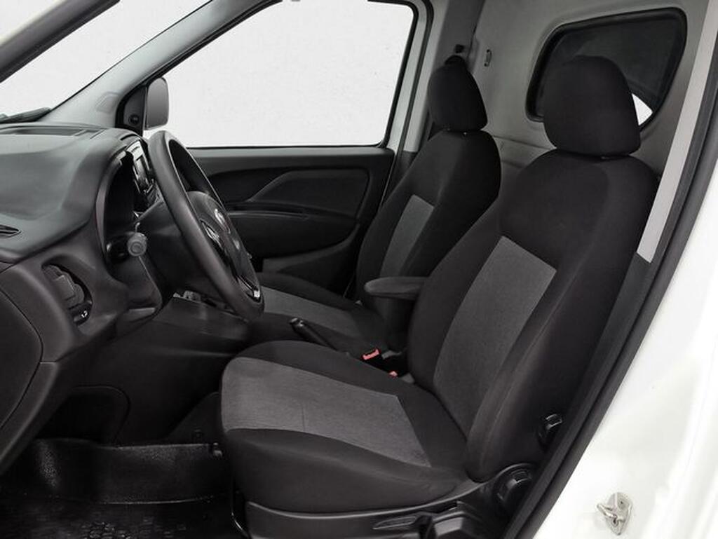 Fiat Doblò 1.3 MULTIJET 95 SX 4P 9