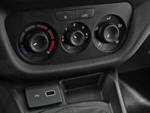 Fiat Doblò 1.3 MULTIJET 95 SX 4P 25