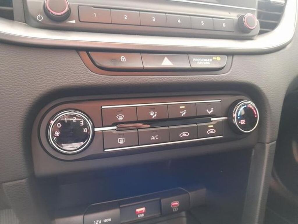 Kia Ceed 1.0 T-GDi 74kW (100CV) Concept 21