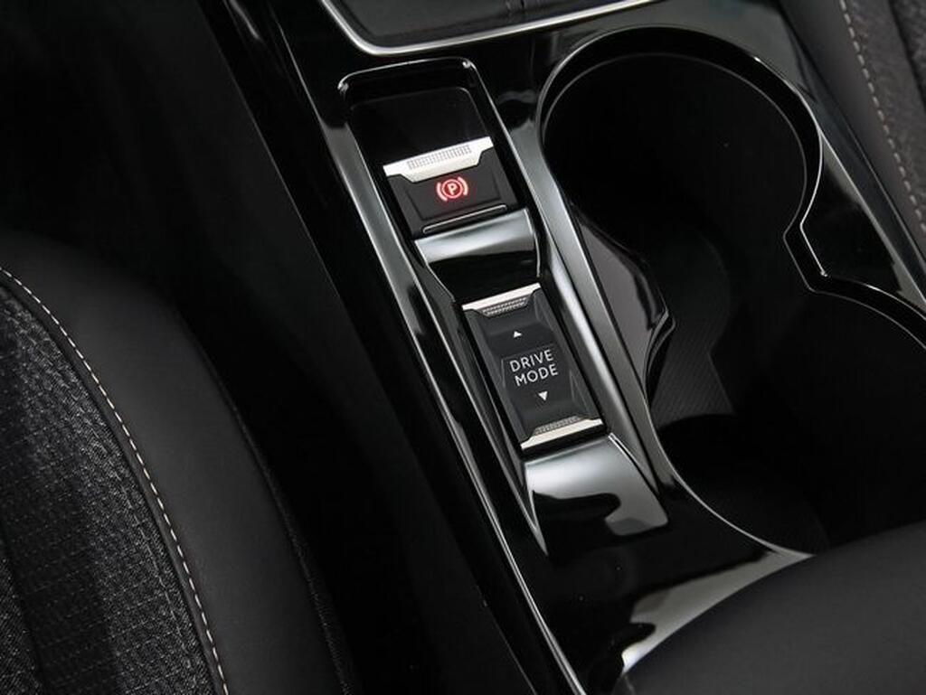 Peugeot 208 Allure Puretech 100 32