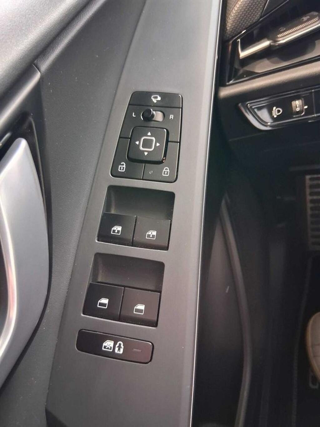 Kia Niro 1.6 GDi HEV 104kW (141CV) Emotion Segunda mano