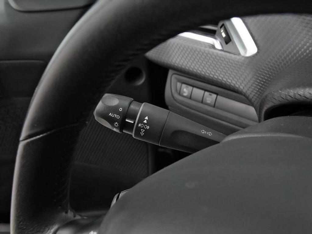 Peugeot 208 208 SIGNATURE 1.5 BLUEHDI 100 CV S&S 5VEL MAN 5P Segunda mano