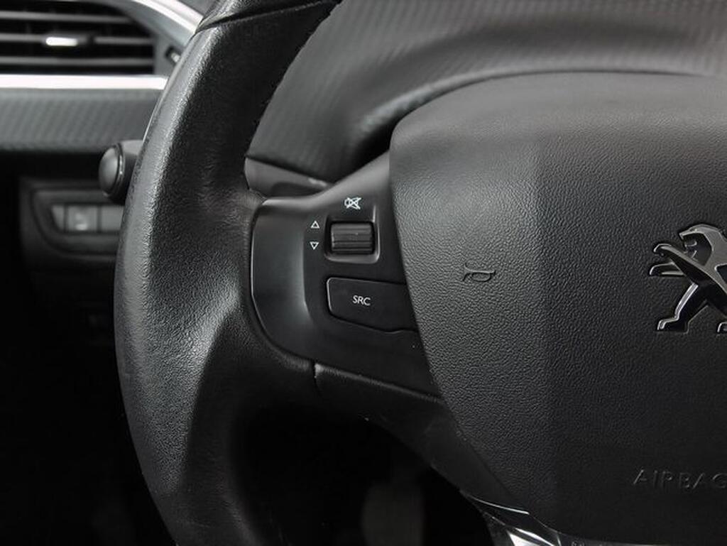 Peugeot 208 208 SIGNATURE 1.5 BLUEHDI 100 CV S&S 5VEL MAN 5P Segunda mano