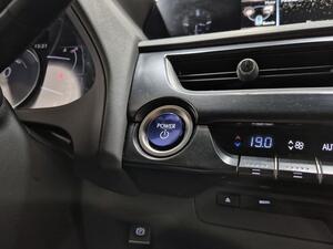 Lexus UX 2.0 250h Business 22