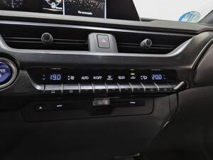 Lexus UX 2.0 250h Business 23