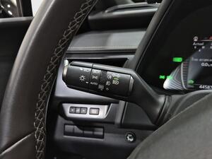 Lexus UX 2.0 250h Business 14