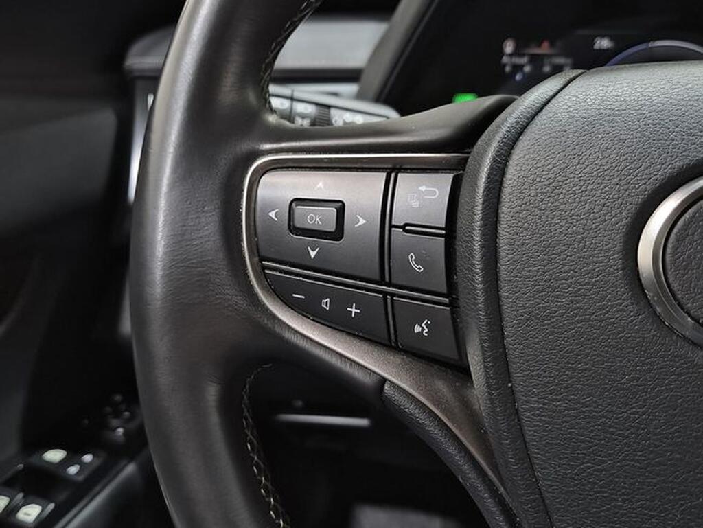 Lexus UX 2.0 250h Business Segunda mano