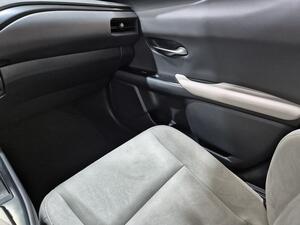 Lexus UX 2.0 250h Business 28