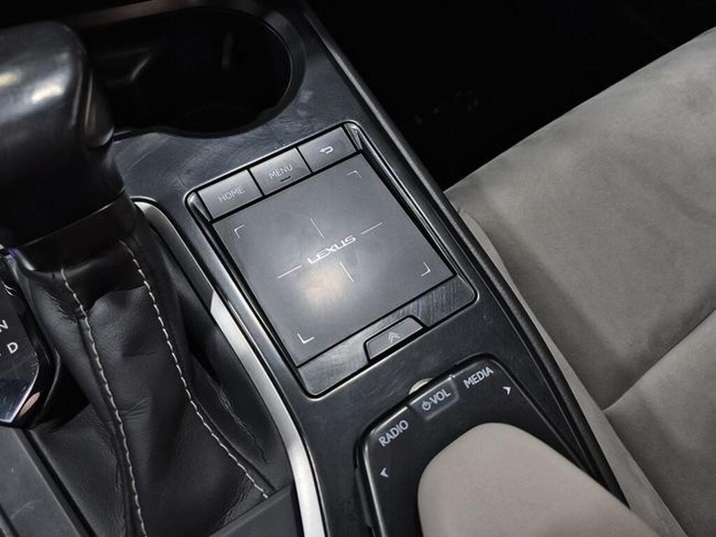 Lexus UX 2.0 250h Business Segunda mano