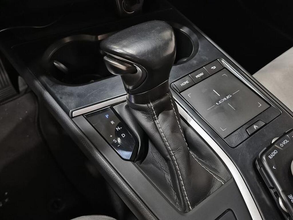 Lexus UX 2.0 250h Business Segunda mano