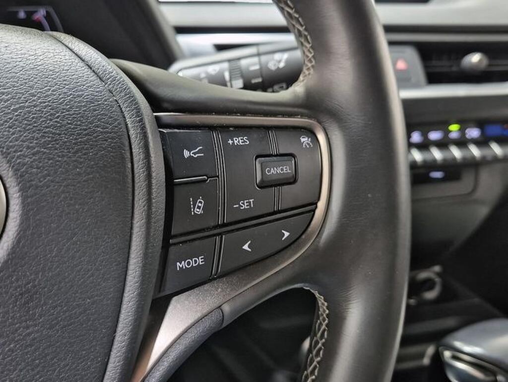 Lexus UX 2.0 250h Business Segunda mano