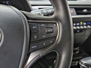 Lexus UX 2.0 250h Business 17