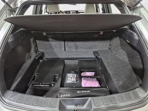 Lexus UX 2.0 250h Business 32