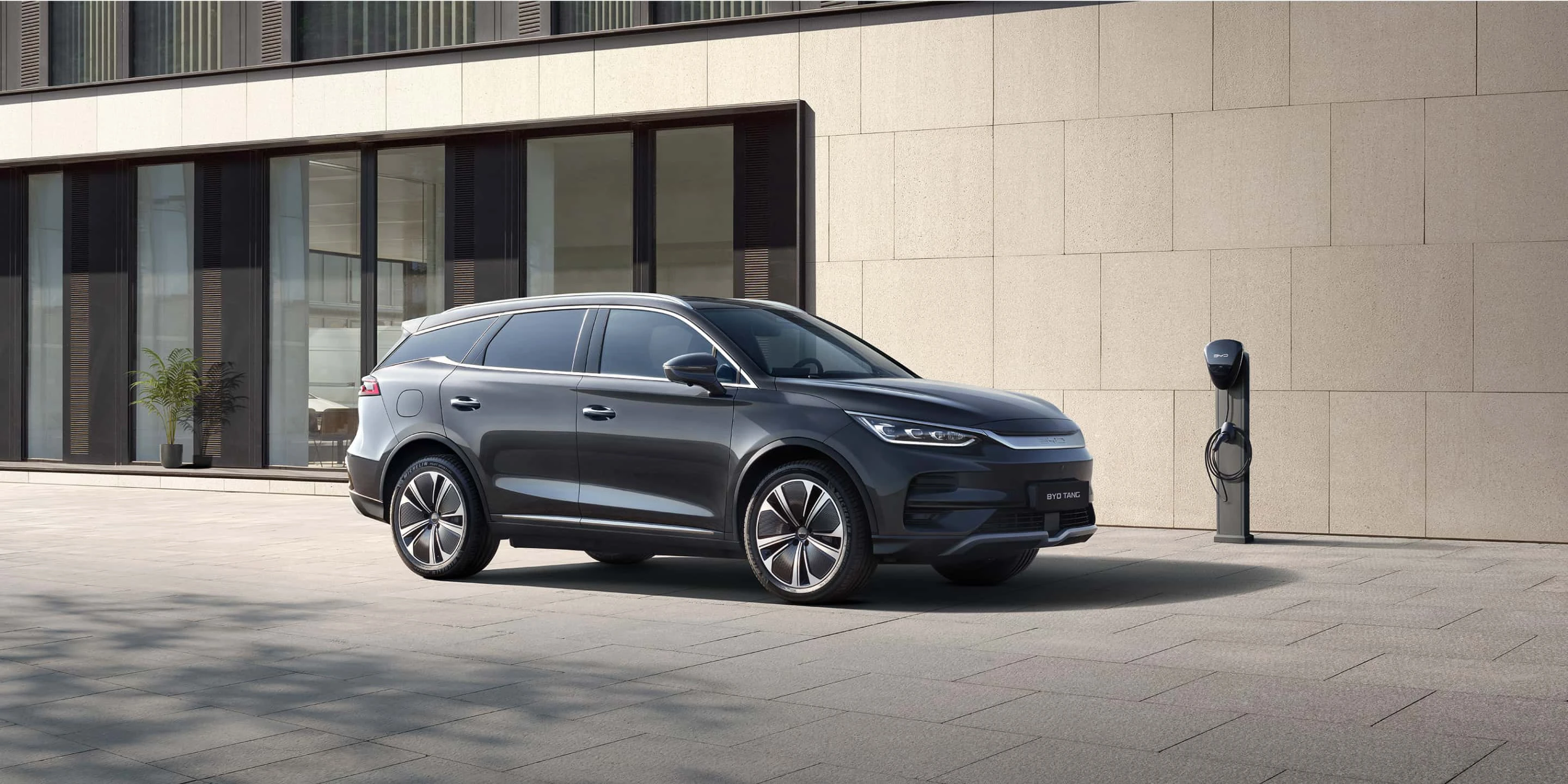 BYD Tang exterior