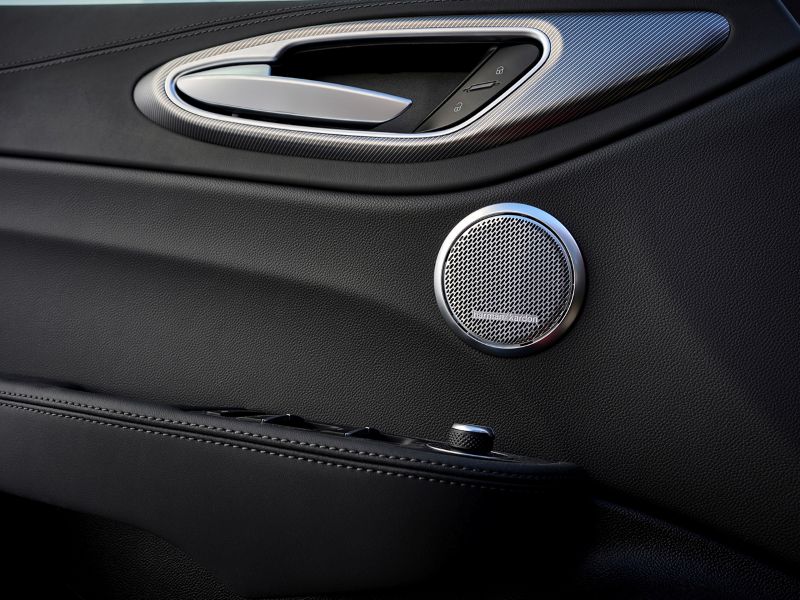 Alfa Romeo Giulia interior
