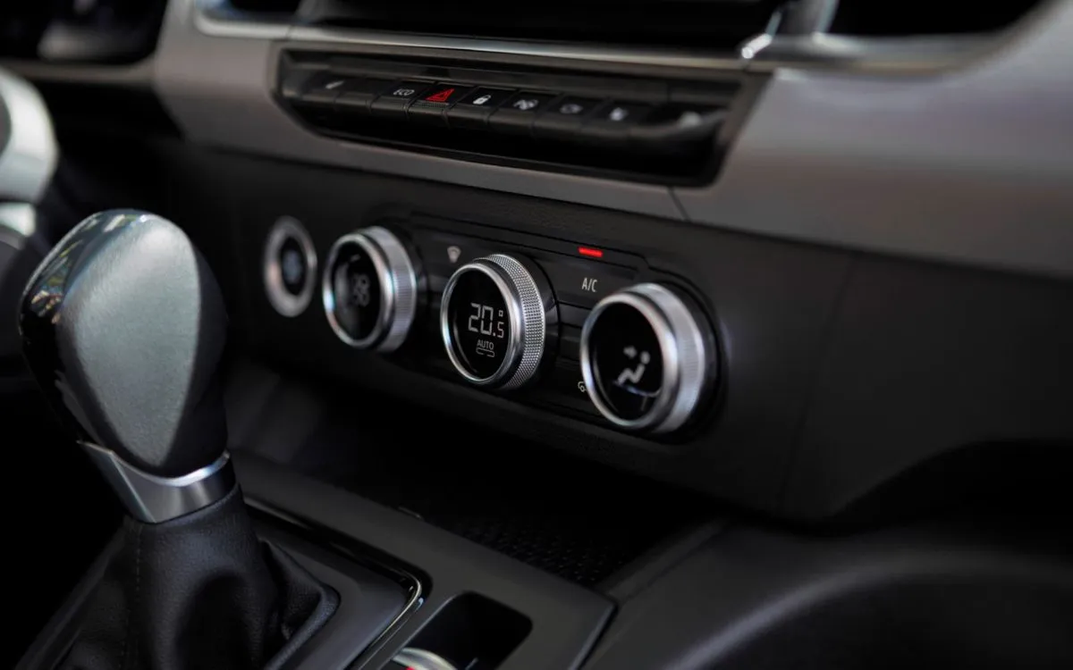 Nissan Townstar interior