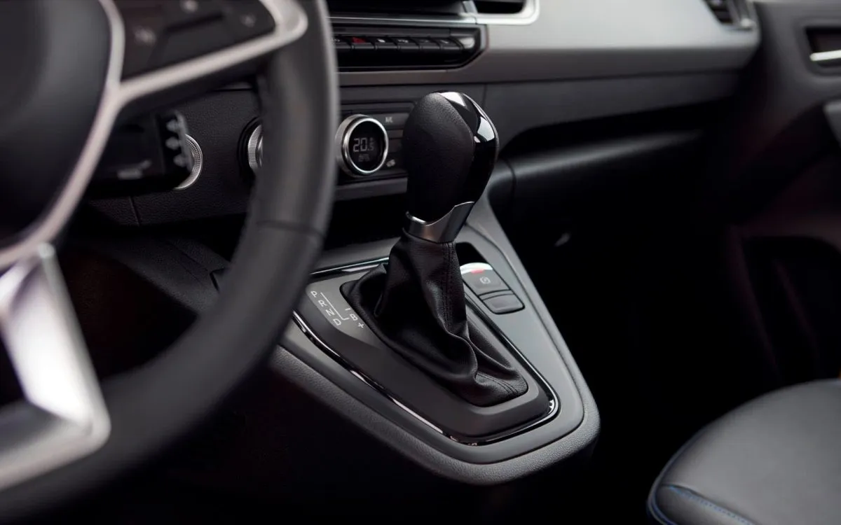 Nissan Townstar interior