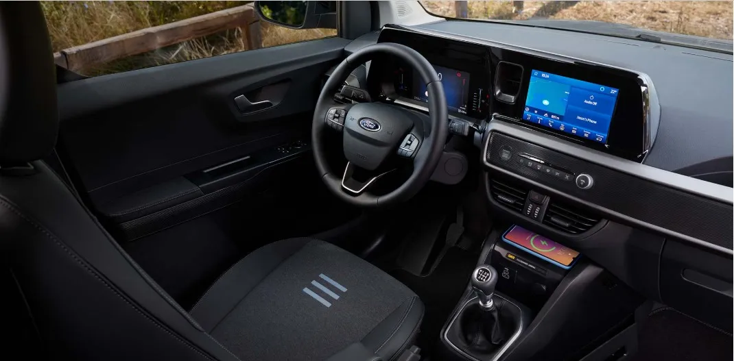 Ford Transit Courier Kombi interior