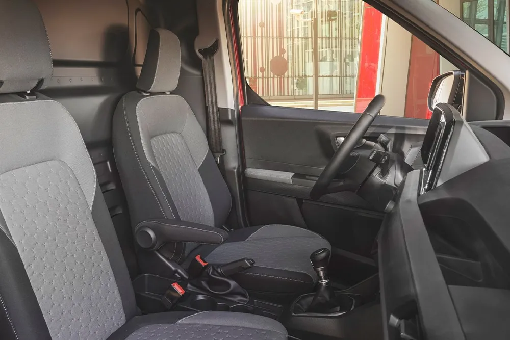 Ford Transit Courier Kombi interior
