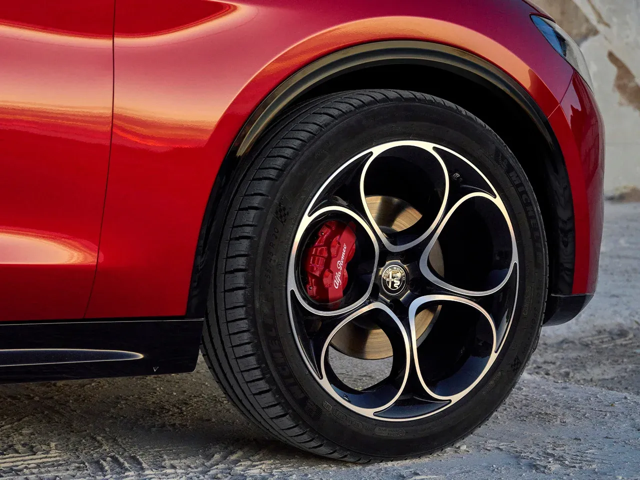 Alfa Romeo Stelvio exterior