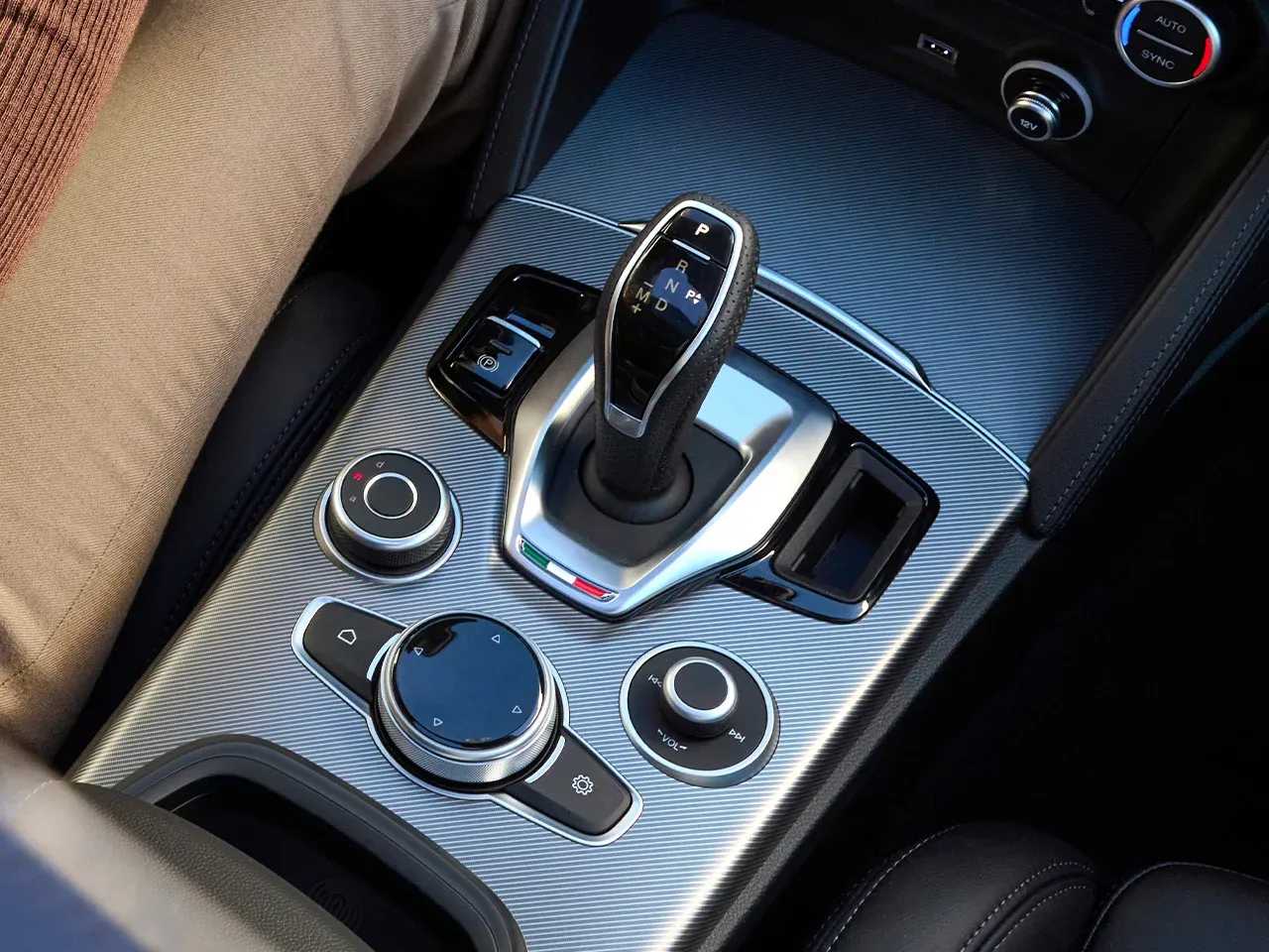 Alfa Romeo Stelvio interior