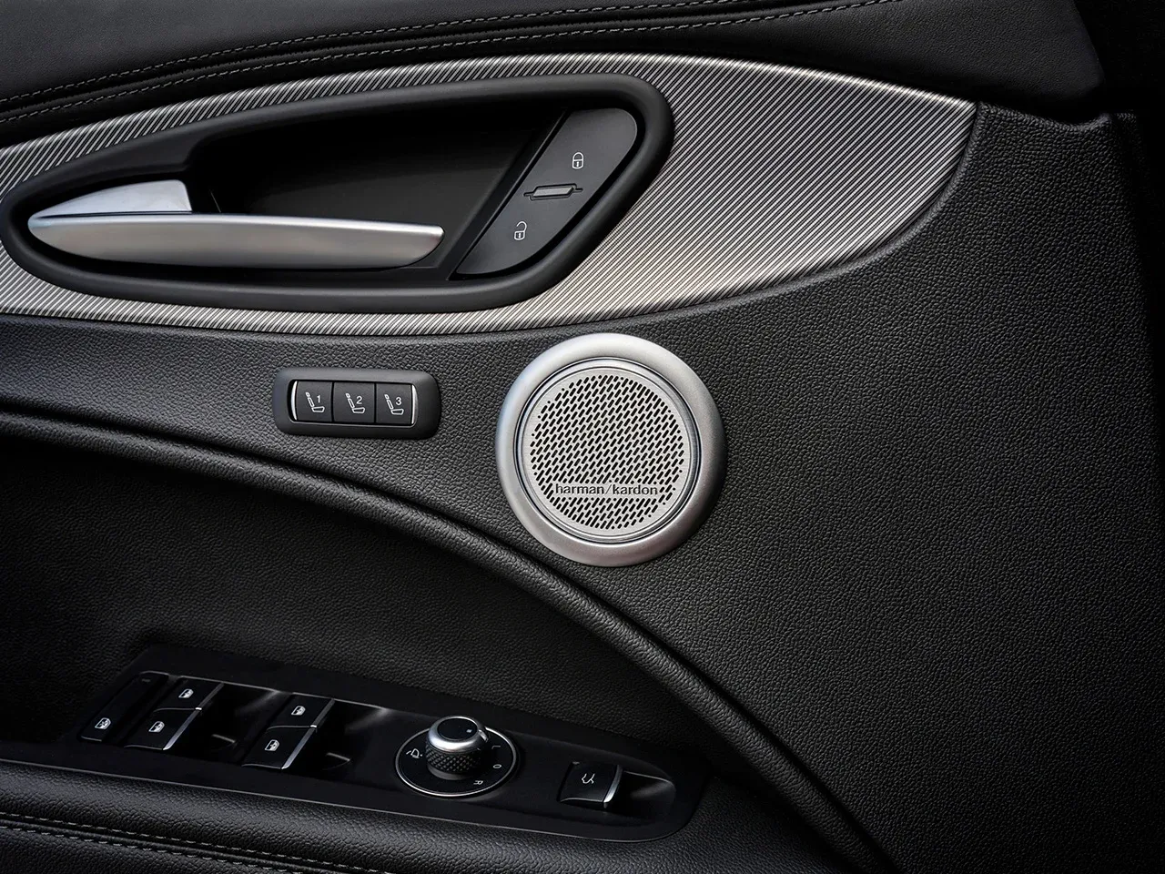 Alfa Romeo Stelvio interior